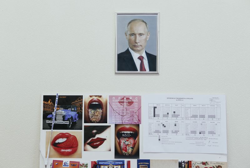 © EDUARD KORNIYENKO - Image from the Walls of Putin photography project