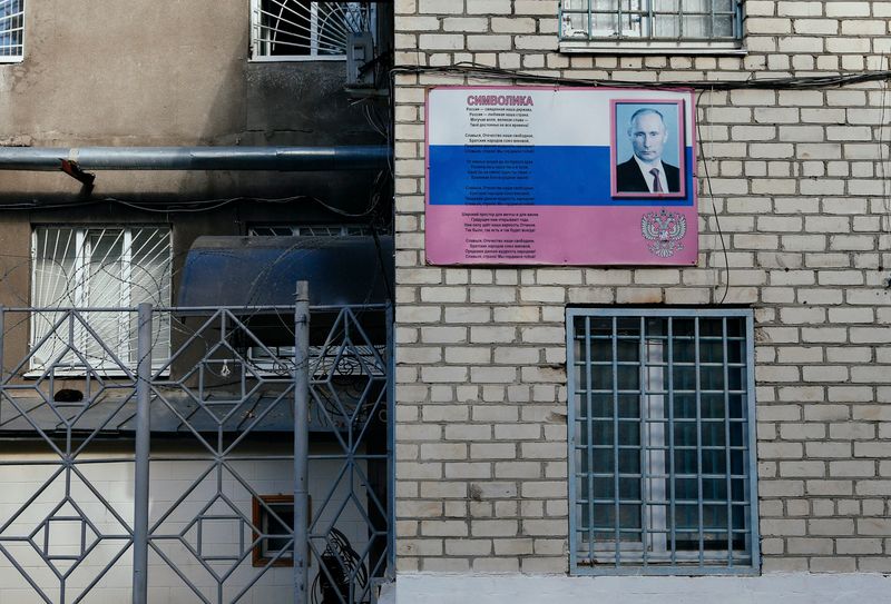 © EDUARD KORNIYENKO - Image from the Walls of Putin photography project