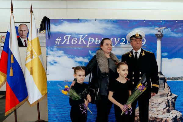 © EDUARD KORNIYENKO - Image from the Walls of Putin photography project