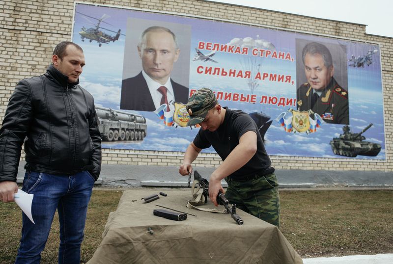 © EDUARD KORNIYENKO - Image from the Walls of Putin photography project