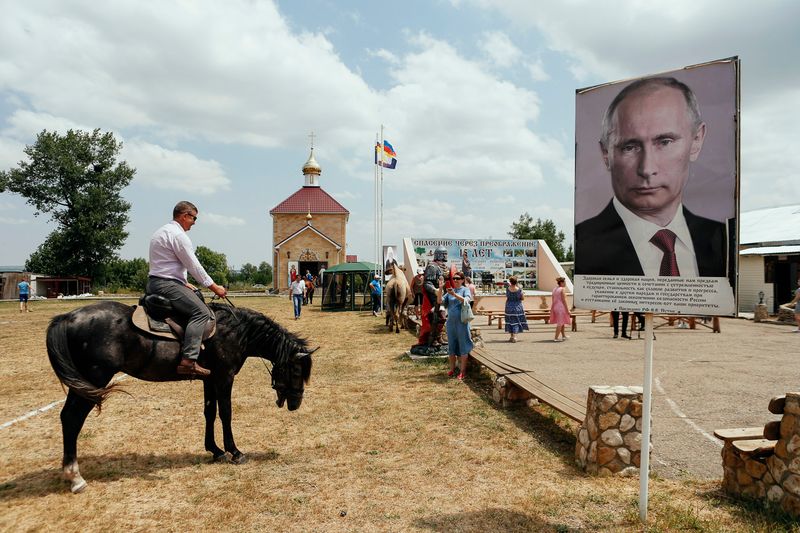 © EDUARD KORNIYENKO - Image from the Walls of Putin photography project