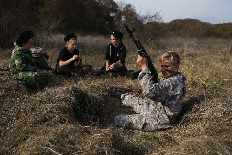 © EDUARD KORNIYENKO - Image from the LORDS OF THE GUNS photography project