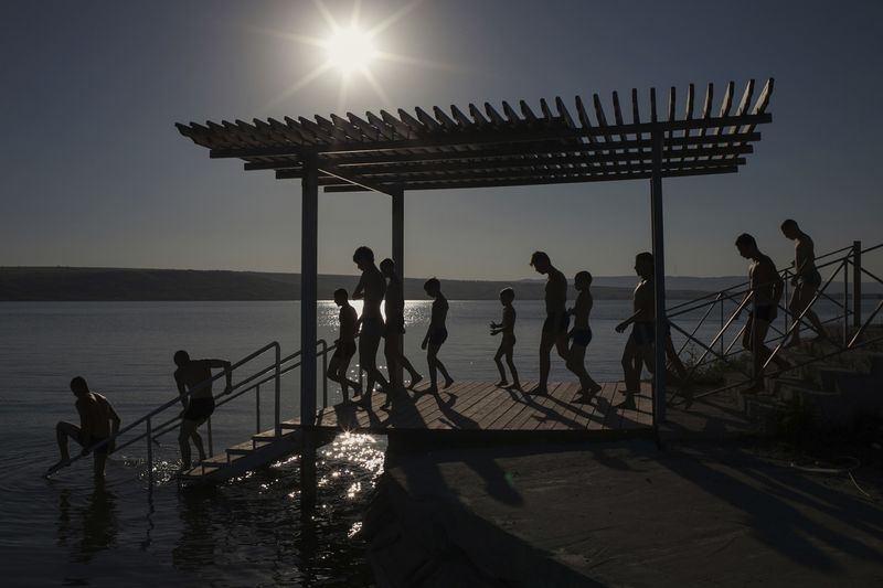 © EDUARD KORNIYENKO - Image from the LORDS OF THE GUNS photography project