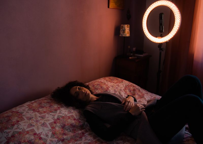 © Agnese Morganti - February 2020. Arasulè ASMR takes a rest after recording a video.