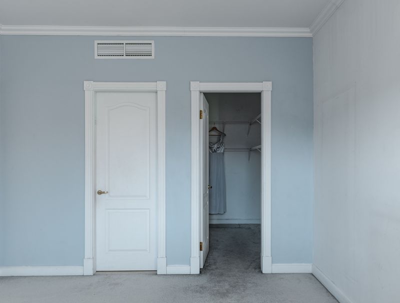 © Roxana Savin - Image from the I'll be late tonight photography project