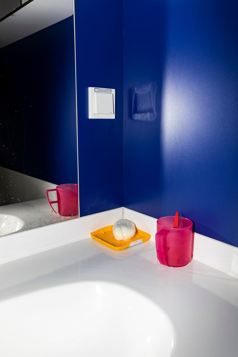 © Lukas Ratius - Bathroom of two patients in the Saarland Clinic for Forensic Psychiatry in Merzig