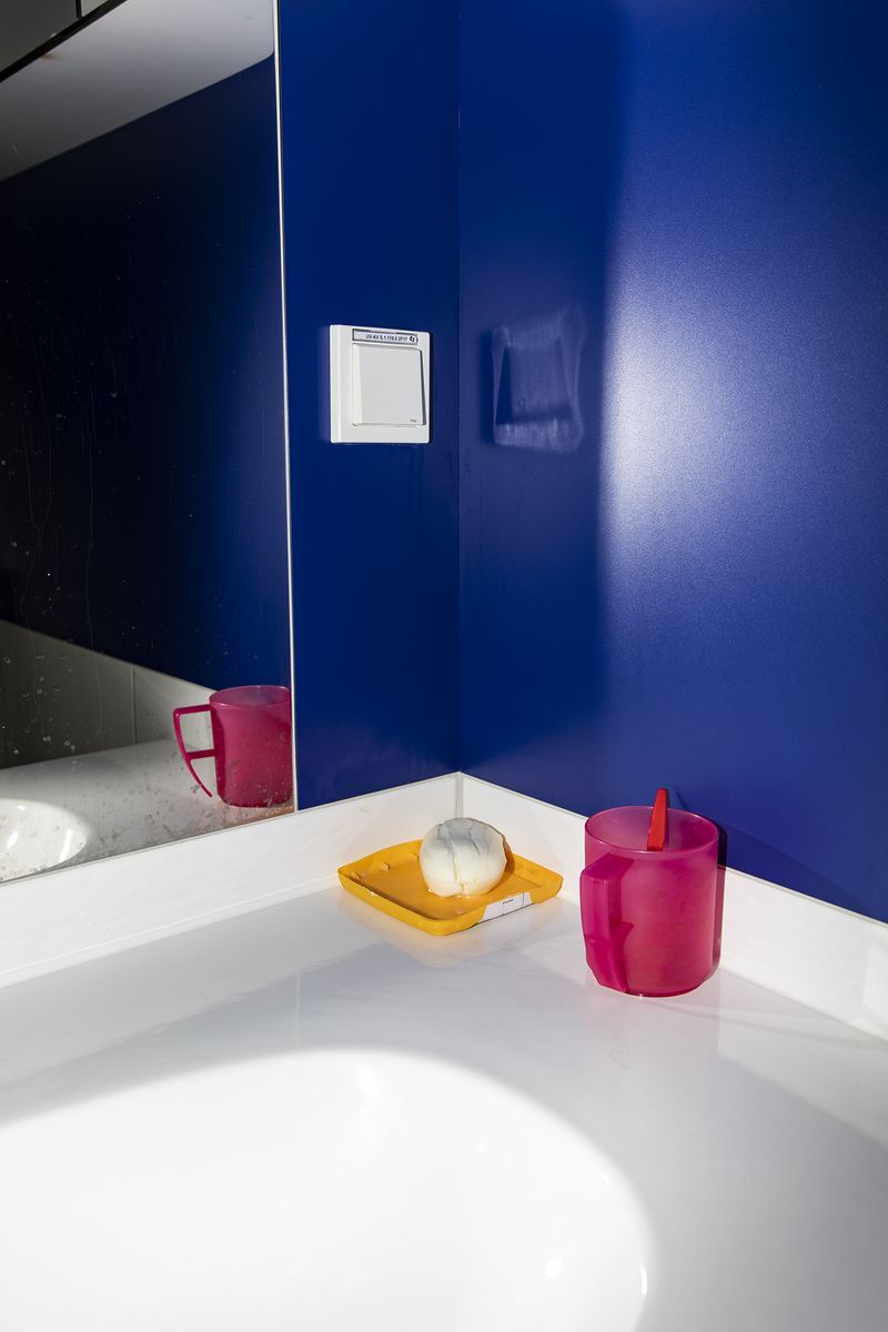 © Lukas Ratius - Bathroom of two patients in the Saarland Clinic for Forensic Psychiatry in Merzig