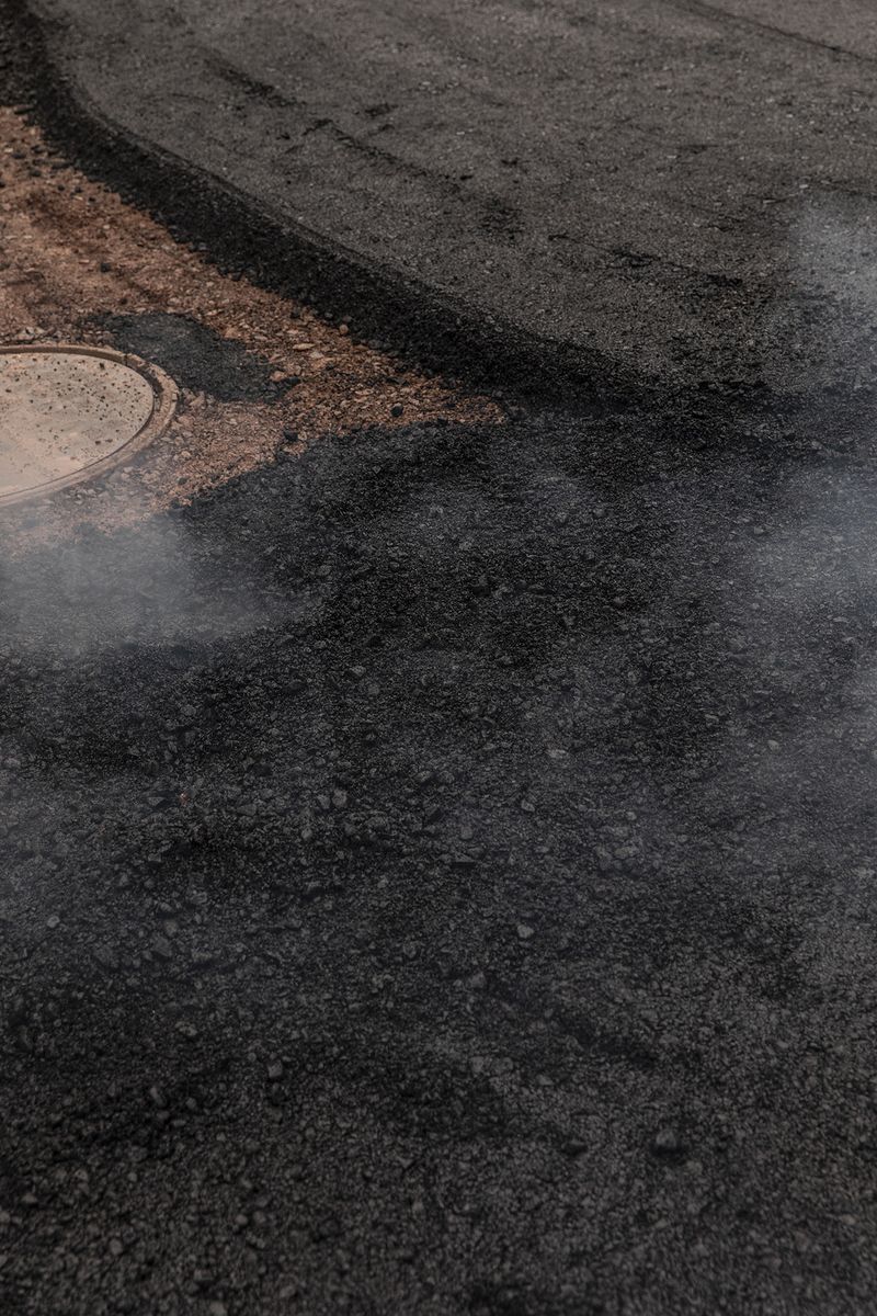 © Lukas Ratius - Asphalting work on an access road through the state capital Saarbrücken
