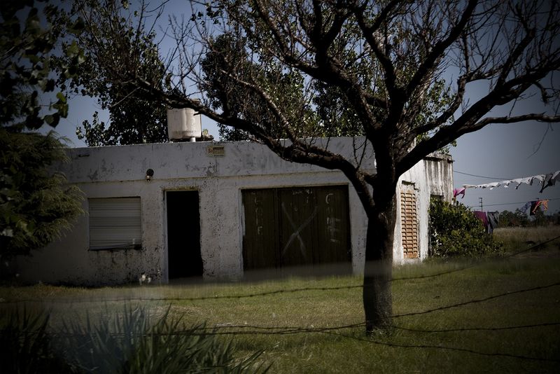 © Cecilia Antón - Casa quinta donde funcionaba el prostíbulo donde prostituían a Dana Pecci. Olavarría. Provincia de Buenos Aires.