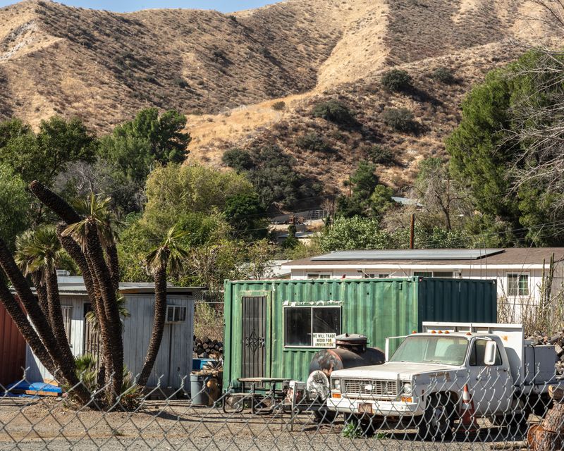 © Anastasia Samoylova - A roadside shop along Sierra Hwy, Santa Clarita, CA