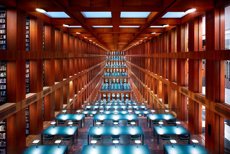 © Luca Zanier - Image from the Corridors of Power photography project