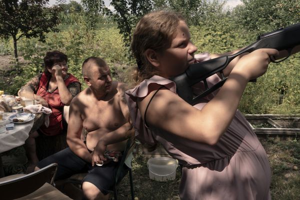 © Gerd Waliszewski - Rita shoots an air soft rifle at a picnic in her grandma‘s backyard.
