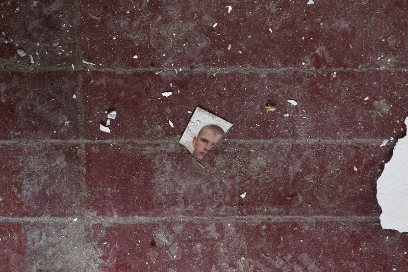 © Gerd Waliszewski - Passport photo of anunknown young man onthe floor of the destroyedheadquarters of theUkrainian intelligence inKharkiv.