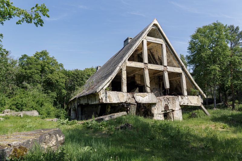 © Johann Karl - Blown-up Maybach bunker, 2019