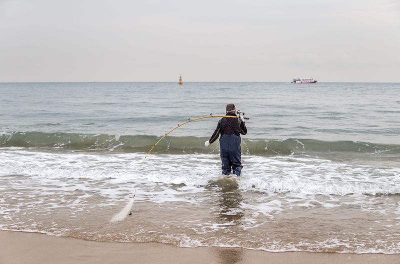 © Nikolay Epifanov - Fisherman. Busan, South Korea, 2016