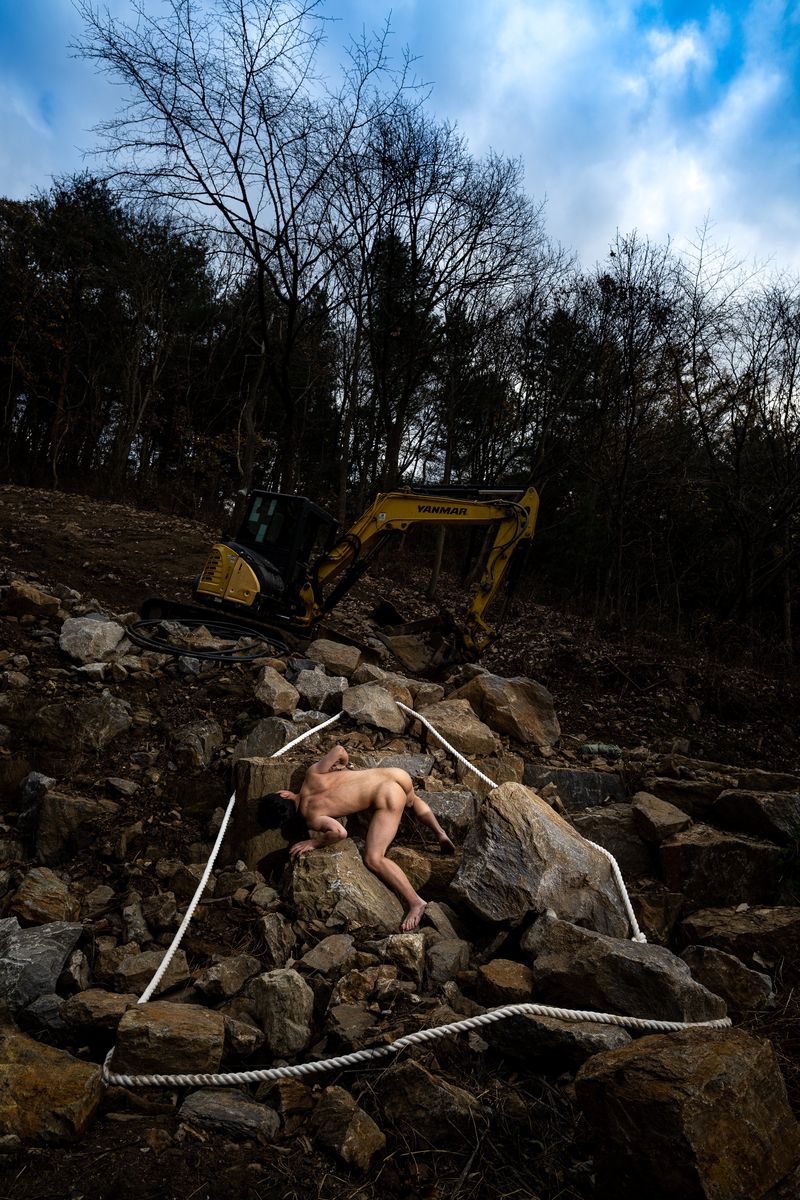 © Baek Seung Joon - Image from the THE CAVE photography project