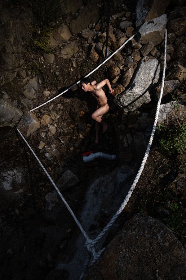 © Baek Seung Joon - Image from the THE CAVE photography project