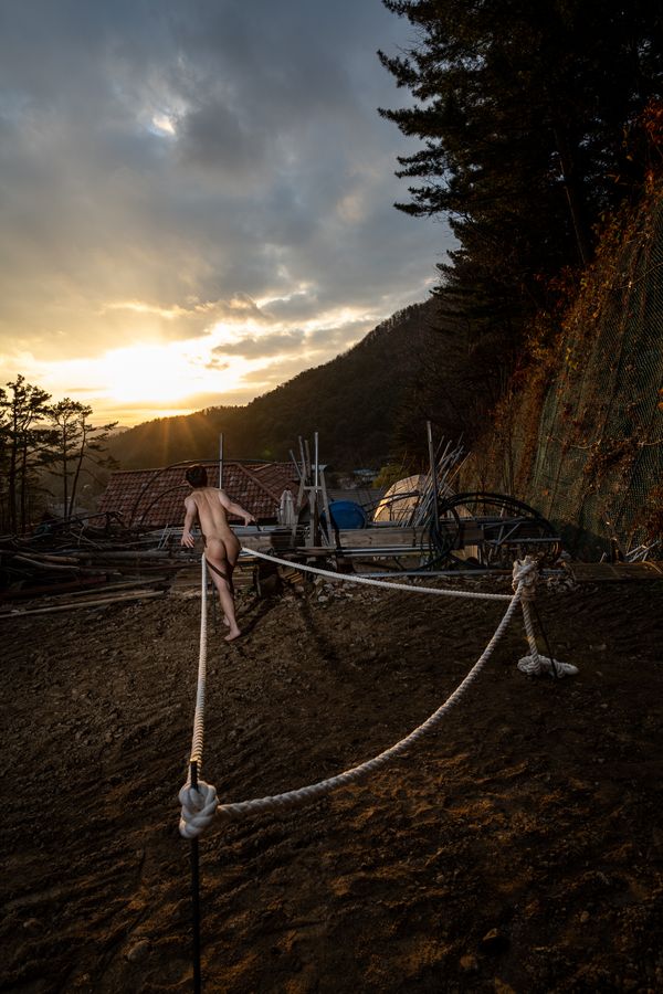 © Baek Seung Joon - Image from the THE CAVE photography project