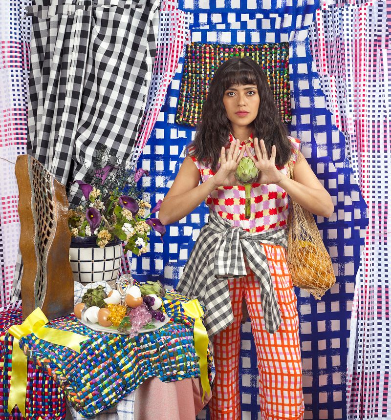 © Wawi Navarroza - "The Shopper / Heart Sutra (Self-Portrait with Artichoke)" Wawi Navarroza, 2022 100 x 93 cm