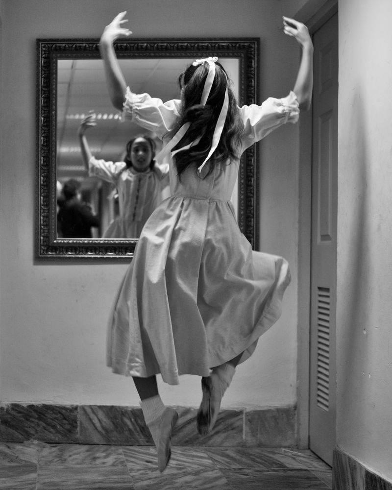 © Kip Harris - Clara Warming Up, Havana