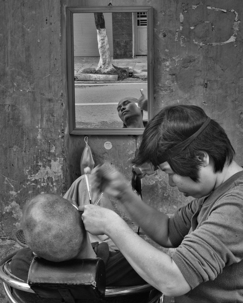 © Kip Harris - Ear Cleaner, Hanoi