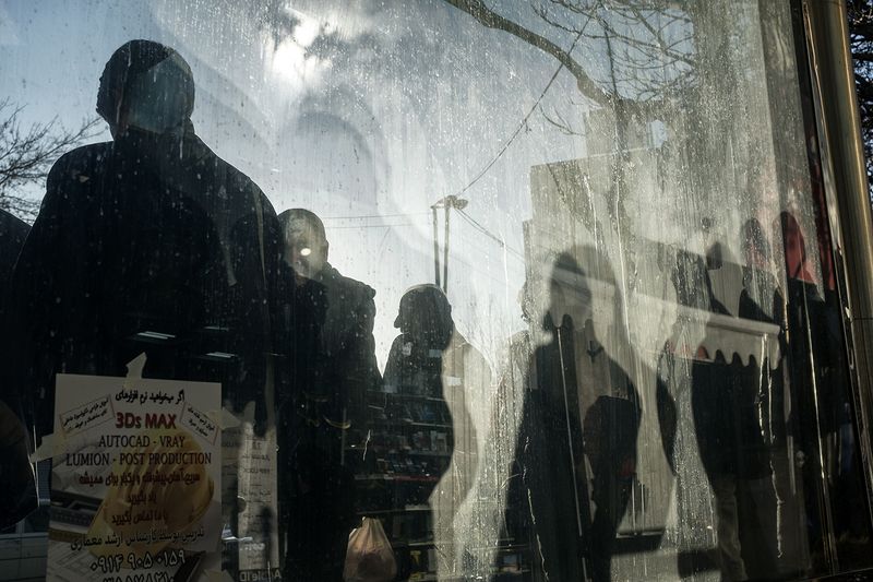 © sima choubdarzadeh - The illusion surrounds me. It called me army.