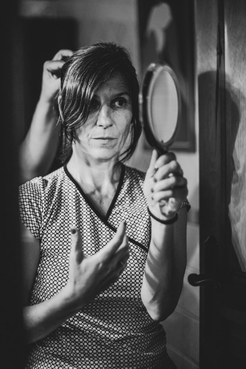 © Bego Amare - A friend as hairdresser, I want it loose, will it last? do your best