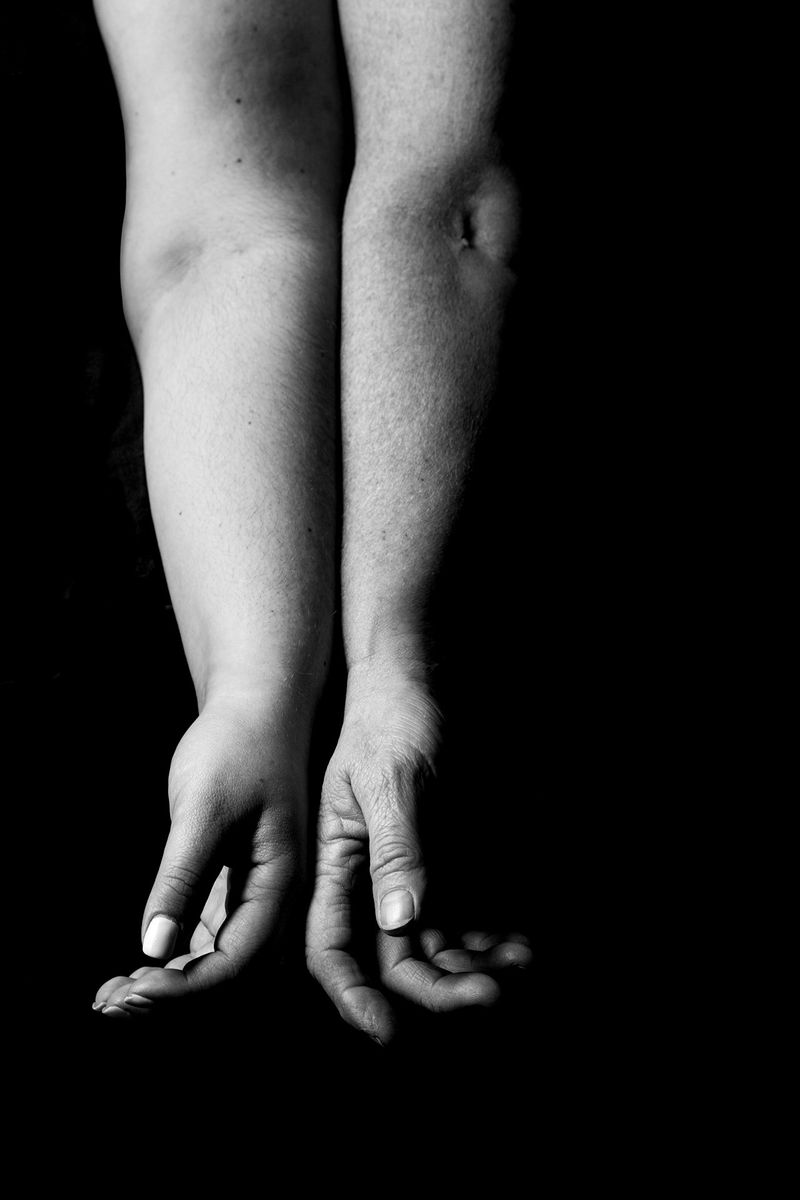 © Noa Sheizaf - Image from the Sometimes I want to be a Mermaid photography project
