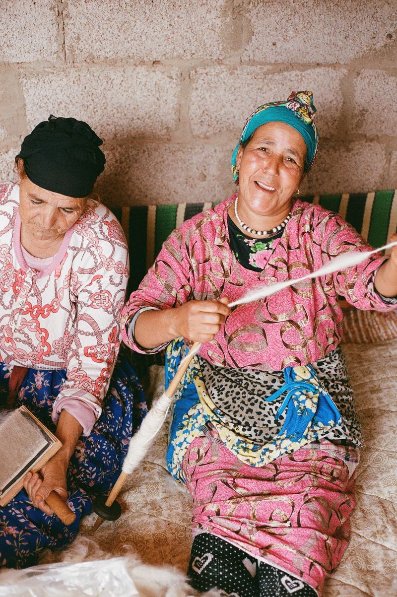 © Annissa Durar - Carding the Siroua wool—a long process that prepares it for spinning into thread