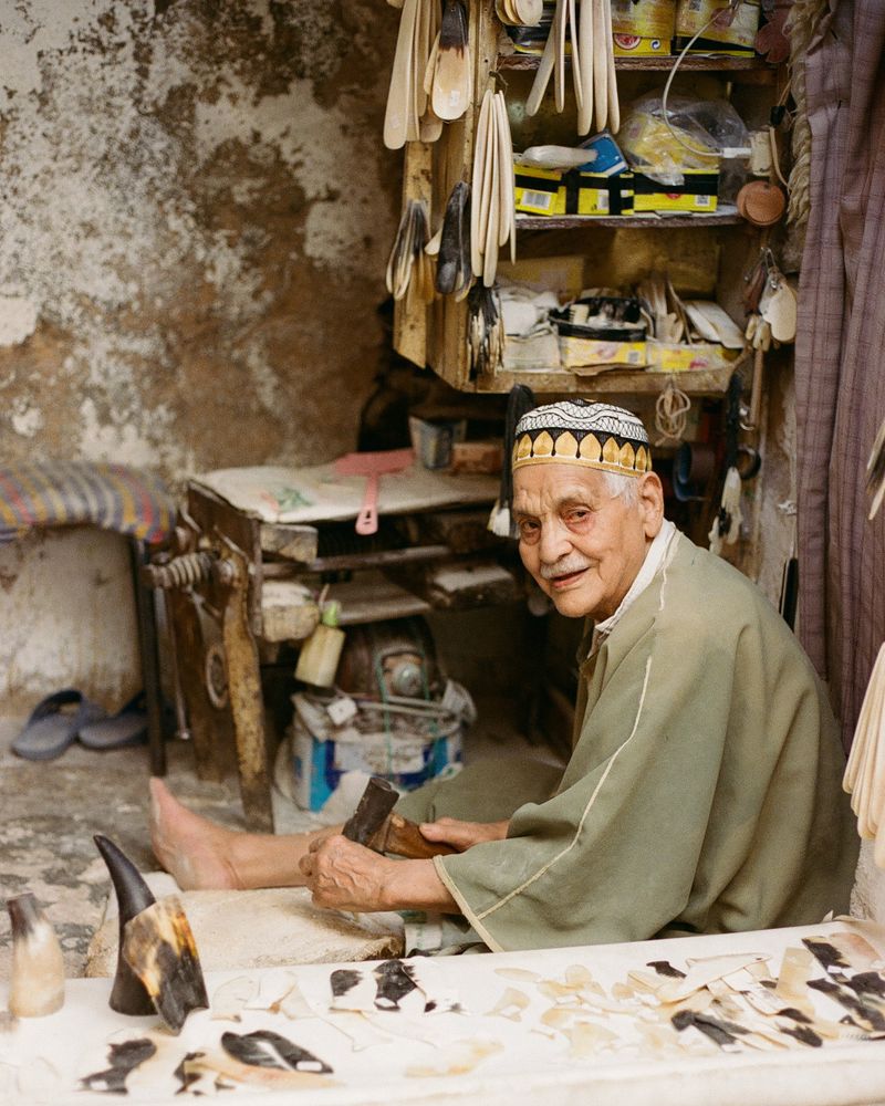 © Annissa Durar - Learning from a local craftsman: Discovering handmade cow horn combs in the Fez souk