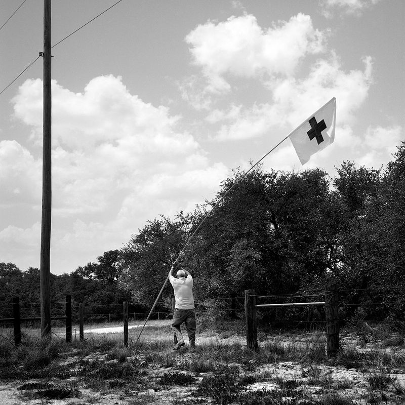 © Brandon Thibodeaux - Image from the Cuando Estoy Aqui photography project