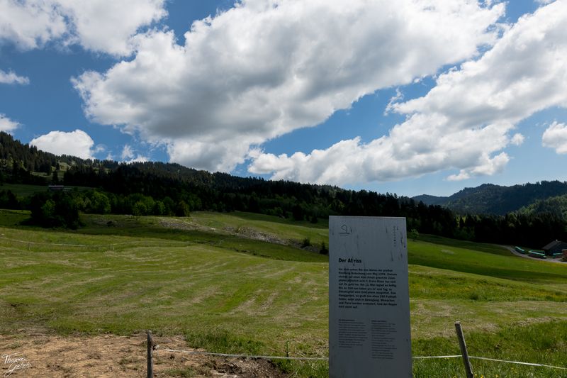 © Thomas Gutschi - The outline