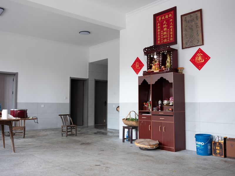 © Shina Peng - My baby cousin peeking from behind the wall.