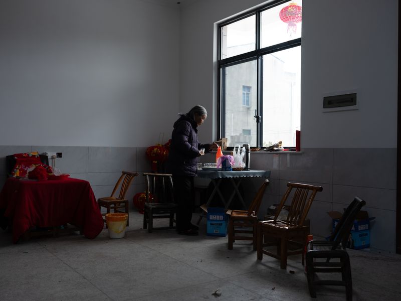 © Shina Peng - Grandma, the last of my grandfather's generation, preparing tea for the evening.