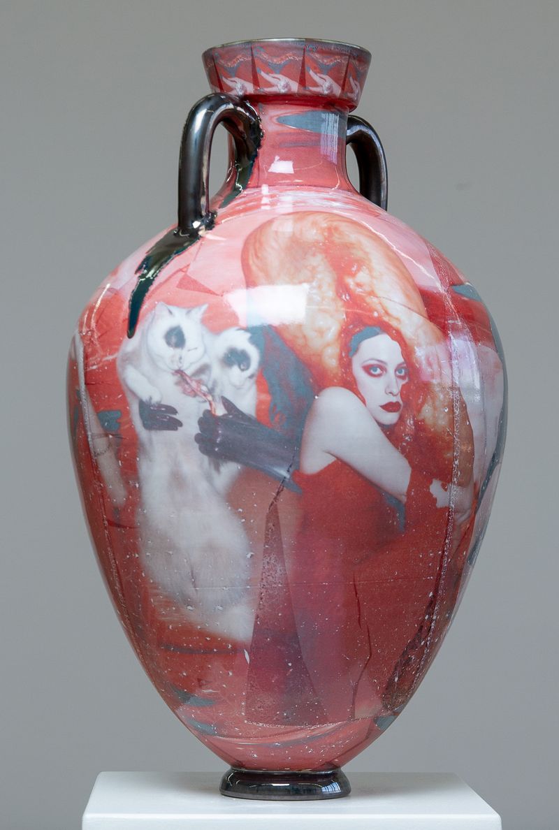 © Mirielle Rohr - Image from the Girls Manufactured photography project