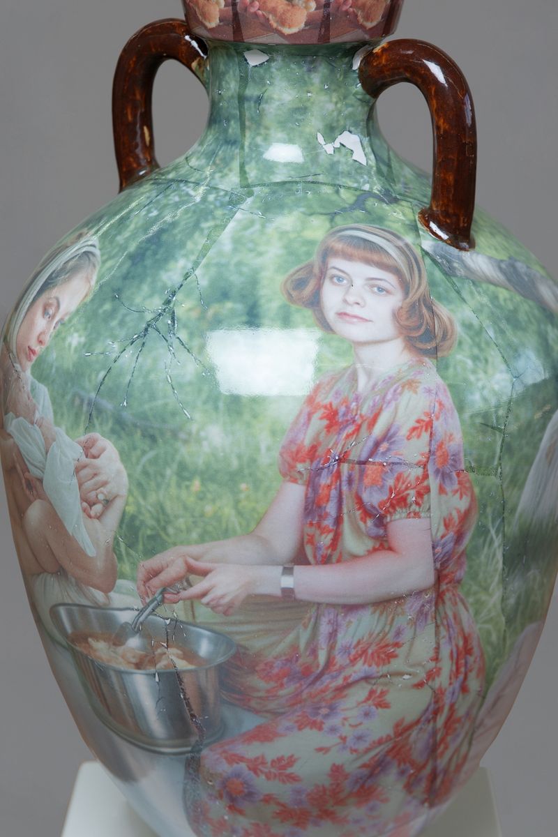 © Mirielle Rohr - Image from the Girls Manufactured photography project