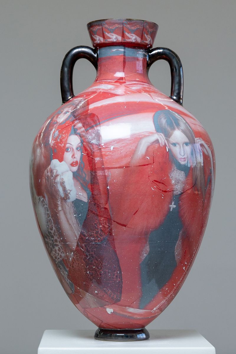 © Mirielle Rohr - Image from the Girls Manufactured photography project