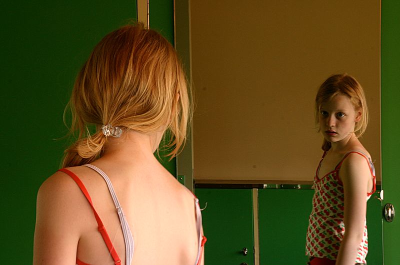 © vanja dimitrova - Image from the Swimmers / Drowners / Dreamers photography project