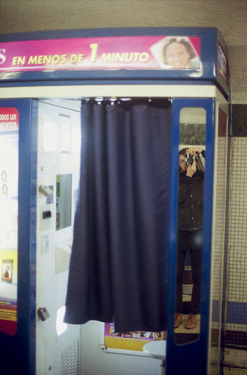 © Ana Oliveira Rovati - Image from the Offline photography project