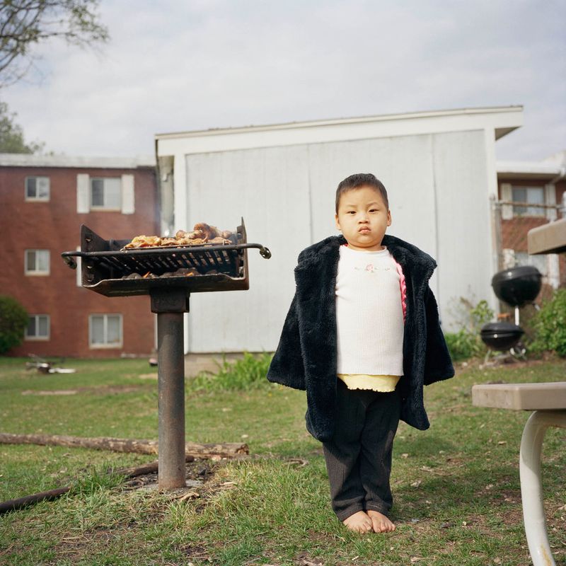 © Selma Fernandez Richter - Eh Blut Paw photographed during a barbecue outside her apartment.