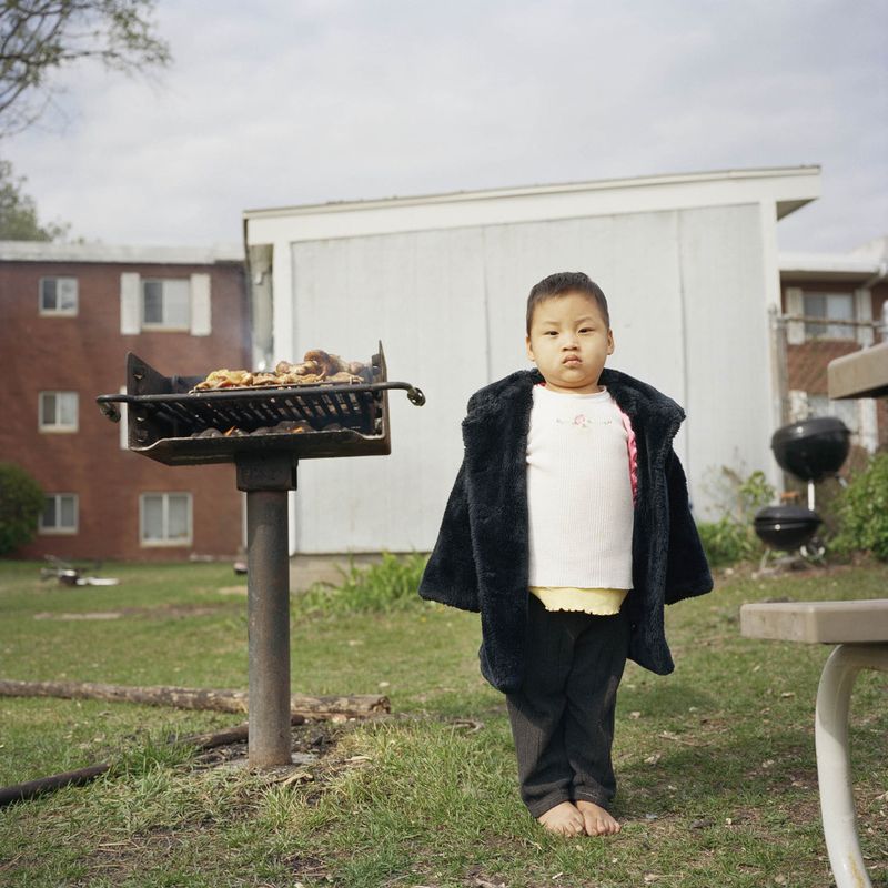 © Selma Fernandez Richter - Eh Blut Paw photographed during a barbecue outside her apartment.