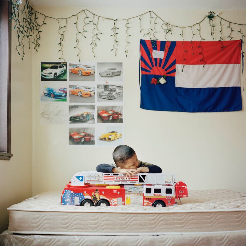 © Selma Fernandez Richter - Planet Hook in his living room beneath the flag of the Karen State.