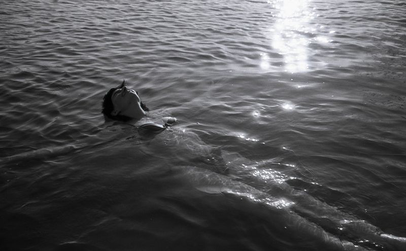 © Rachel Fleischman - Sage soaking up the end of summer heat in Crescent Beach, one of the more quiet beaches in town. (2023)