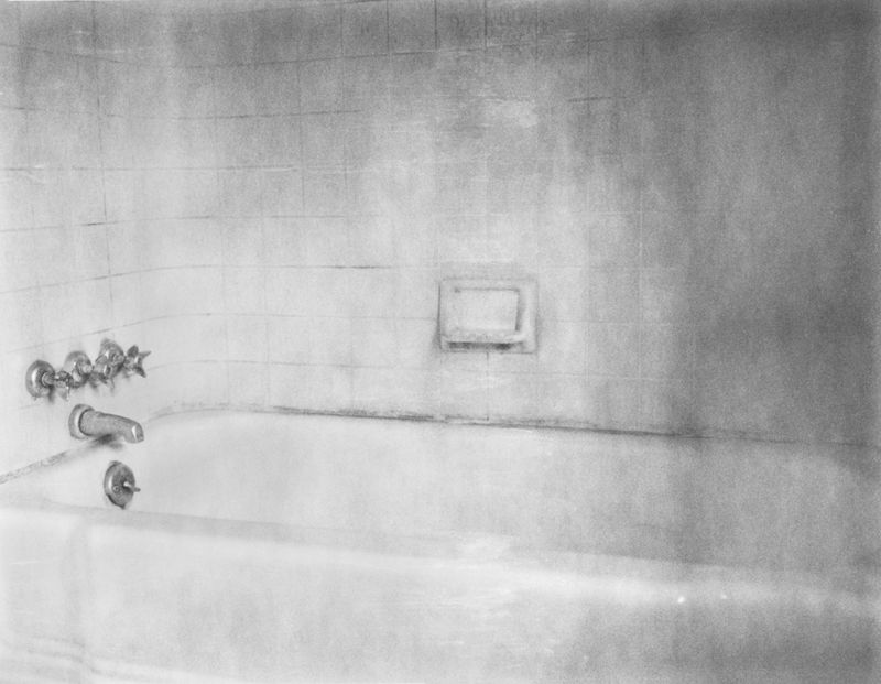 © Ruth Lauer-Manenti - Bathtub 8" x 10" archival pigment print