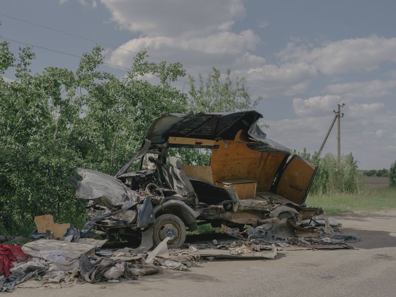 © Fabian Ritter - A destroyed civilian car nearby the town of Makariw. Kyiv Oblast, 24.05.2022.