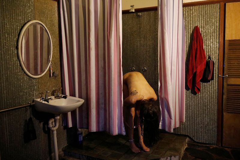 © Alexandra Nielsen - After work shower