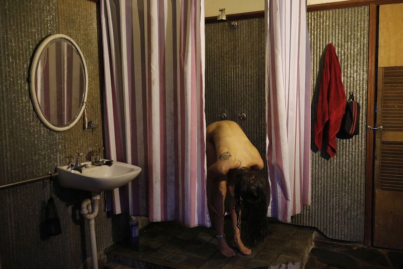 © Alexandra Nielsen - After work shower