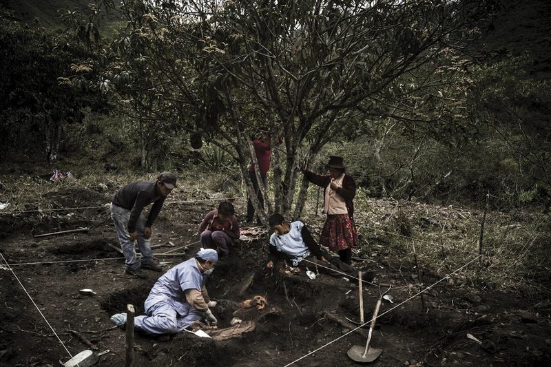 © Max Cabello Orcasitas - Image from the Chungui: Journey to the center of oblivion photography project