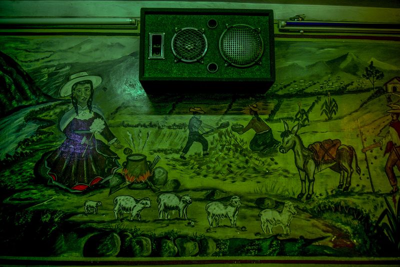 © Max Cabello Orcasitas - Image from the The Girls want to be singers Wayno photography project