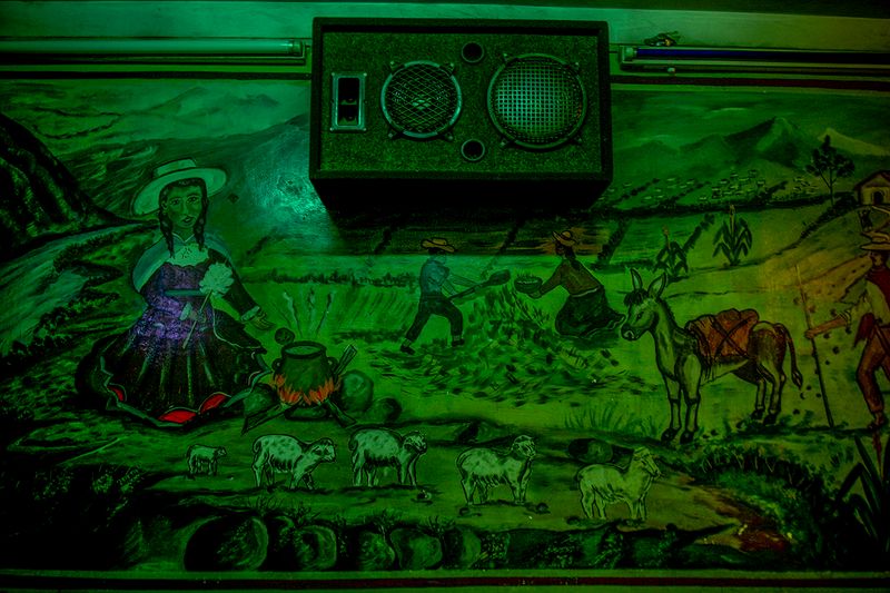 © Max Cabello Orcasitas - Image from the The Girls want to be singers Wayno photography project